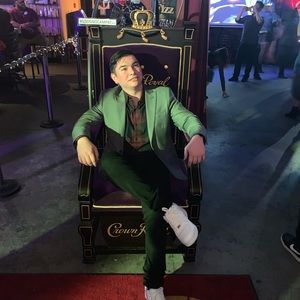 Meet your Posher, Victor